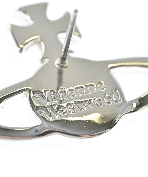 Vivienne Westwood เจาะ