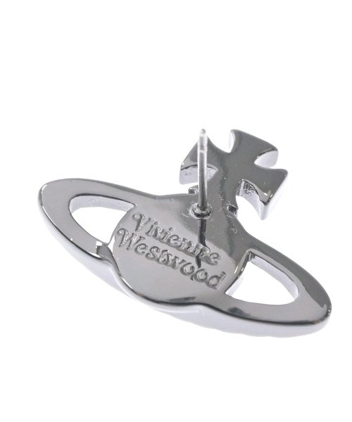 Vivienne Westwood เจาะ