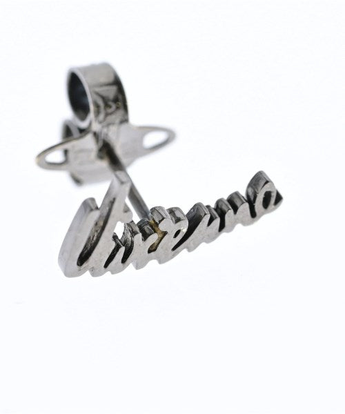 Vivienne Westwood เจาะ