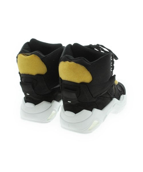 Maison Margiela รองเท้าผ้าใบ