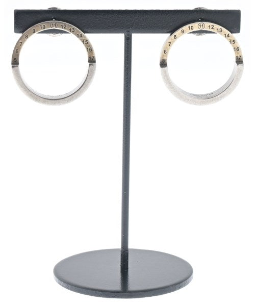 Maison Margiela เจาะ