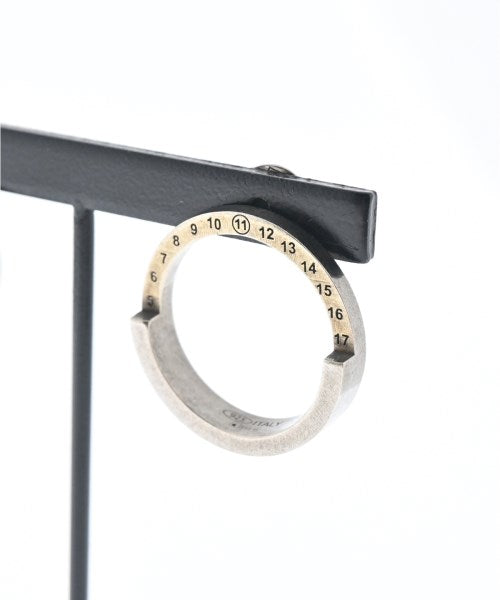 Maison Margiela เจาะ