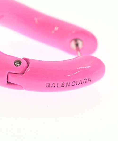 BALENCIAGA เจาะ