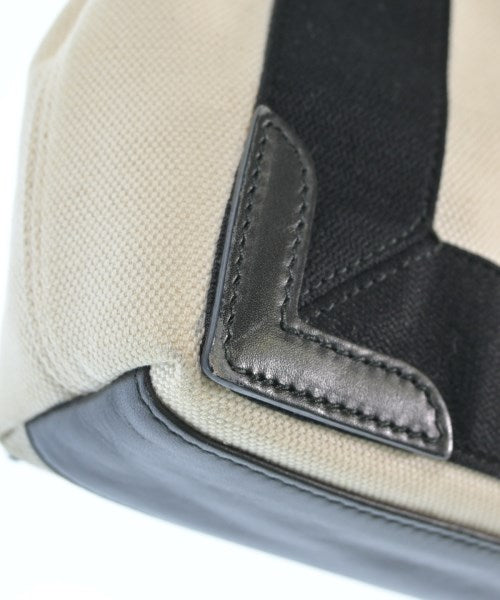 BALENCIAGA กระเป๋าสะพาย