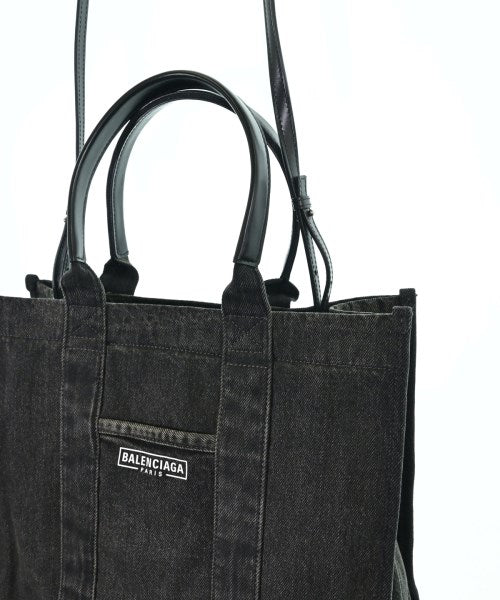 BALENCIAGA กระเป๋าสะพาย
