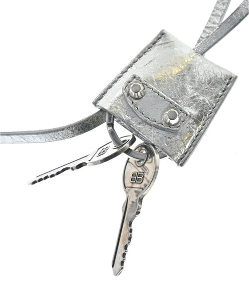BALENCIAGA เครื่องประดับบนกระเป๋า