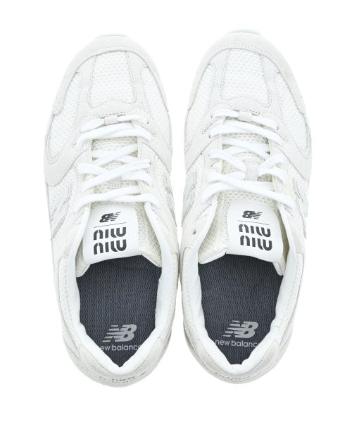 Miu Miu รองเท้าผ้าใบ