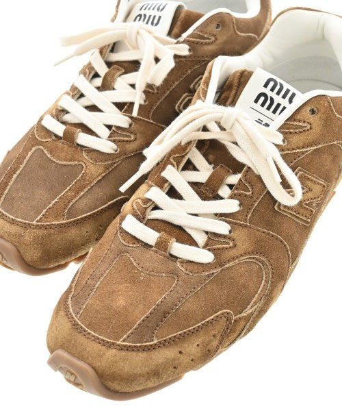 Miu Miu รองเท้าผ้าใบ