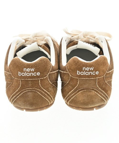 Miu Miu รองเท้าผ้าใบ