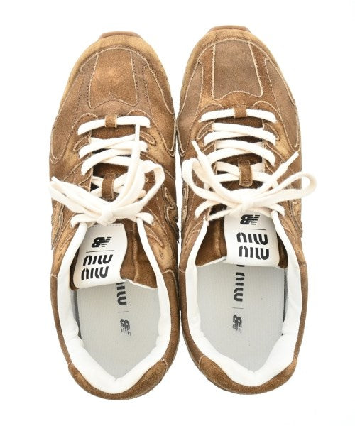 Miu Miu รองเท้าผ้าใบ