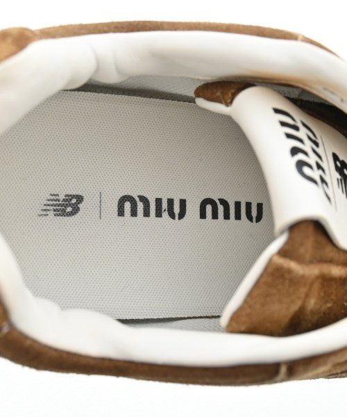 Miu Miu รองเท้าผ้าใบ