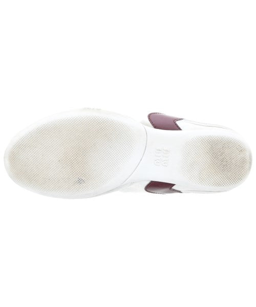 Miu Miu รองเท้าผ้าใบ