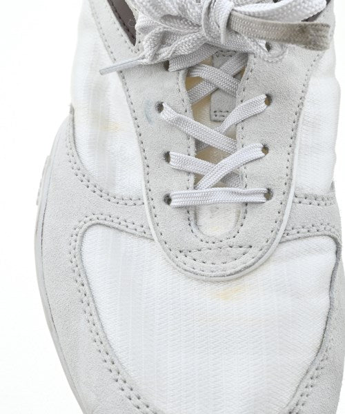 Miu Miu รองเท้าผ้าใบ