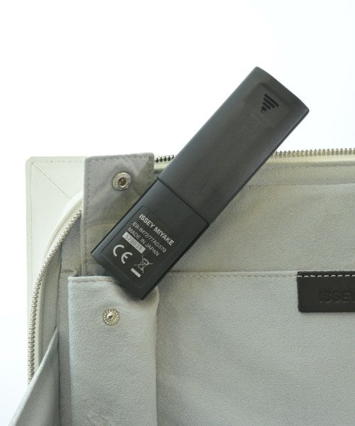 ISSEY MIYAKE คลัตช์