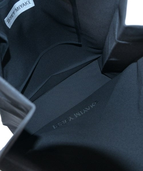 ISSEY MIYAKE กระเป๋าถือขนาดใหญ่