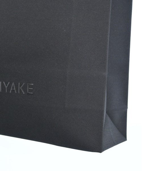 ISSEY MIYAKE กระเป๋าถือขนาดใหญ่