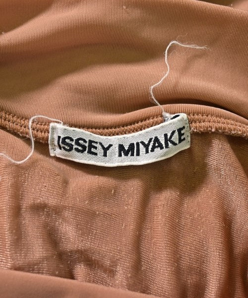 ISSEY MIYAKE เสื้อยืด/เสื้อท็อปส์
