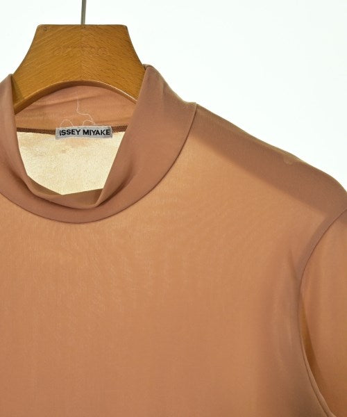 ISSEY MIYAKE เสื้อยืด/เสื้อท็อปส์