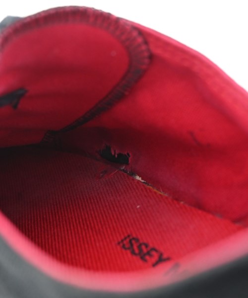 ISSEY MIYAKE รองเท้าผ้าใบ