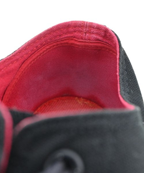 ISSEY MIYAKE รองเท้าผ้าใบ