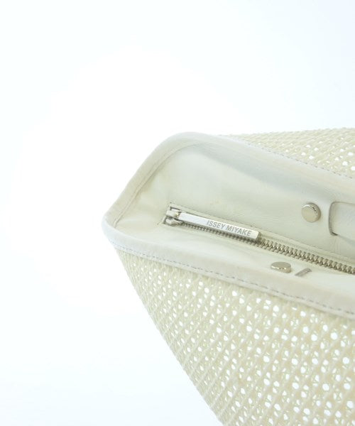 ISSEY MIYAKE กระเป๋าถือ