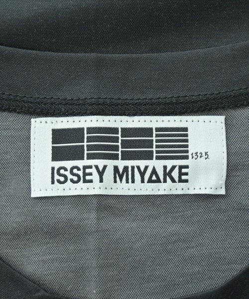 ISSEY MIYAKE เสื้อยืด/เสื้อท็อปส์
