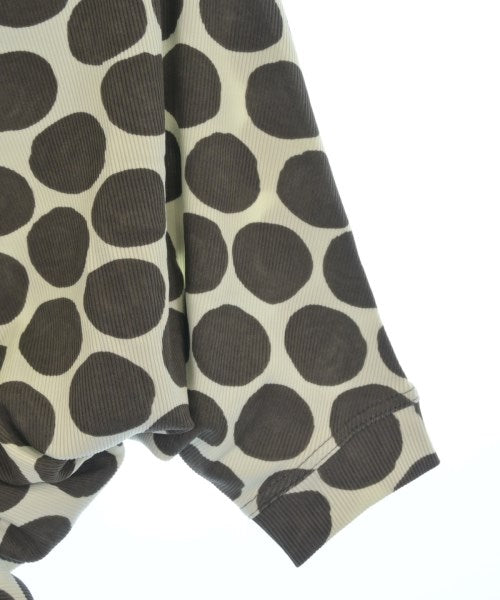 ISSEY MIYAKE เสื้อยืด/เสื้อท็อปส์