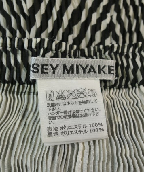 ISSEY MIYAKE กระโปรงยาวถึงเข่า