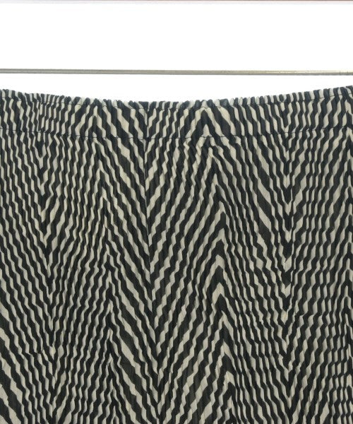 ISSEY MIYAKE กระโปรงยาวถึงเข่า