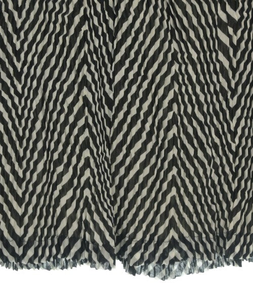 ISSEY MIYAKE กระโปรงยาวถึงเข่า