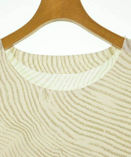 ISSEY MIYAKE เสื้อยืด/เสื้อท็อปส์