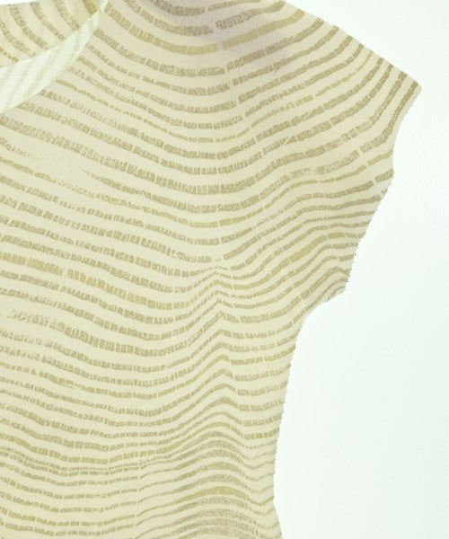 ISSEY MIYAKE เสื้อยืด/เสื้อท็อปส์
