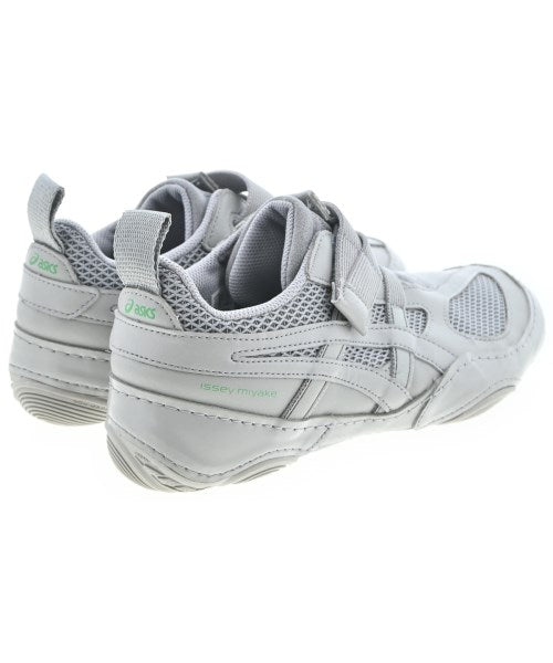 ISSEY MIYAKE รองเท้าผ้าใบ