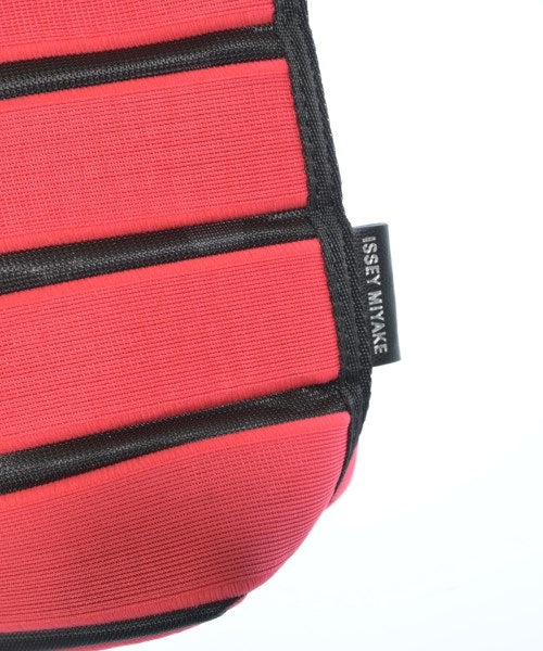 ISSEY MIYAKE คลัตช์