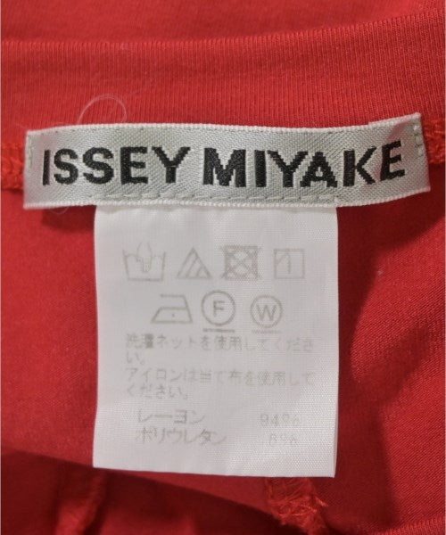 ISSEY MIYAKE เสื้อยืด/เสื้อท็อปส์