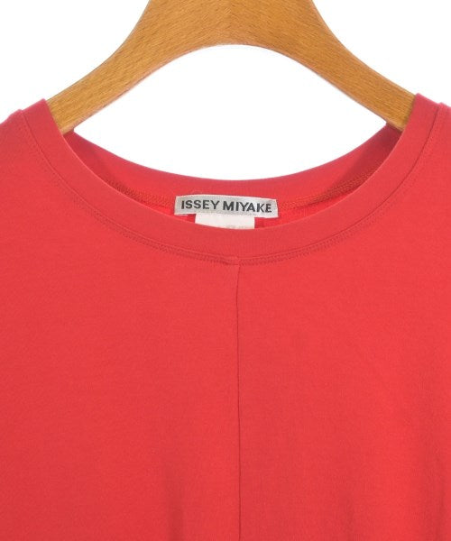 ISSEY MIYAKE เสื้อยืด/เสื้อท็อปส์