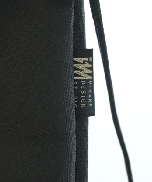 ISSEY MIYAKE กระเป๋าถือขนาดใหญ่