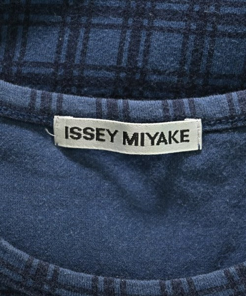 ISSEY MIYAKE เสื้อยืด/เสื้อท็อปส์