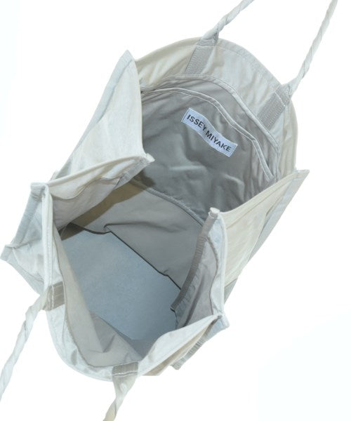 ISSEY MIYAKE กระเป๋าถือขนาดใหญ่