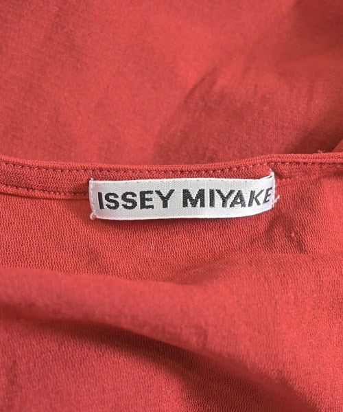 ISSEY MIYAKE เสื้อยืด/เสื้อท็อปส์