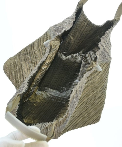 ISSEY MIYAKE กระเป๋าถือ