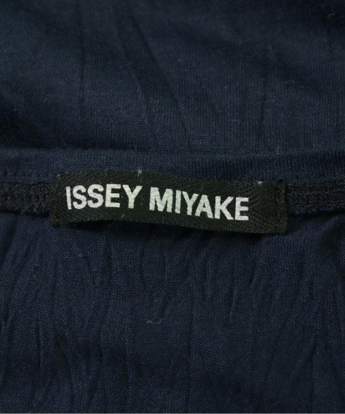 ISSEY MIYAKE เสื้อยืด/เสื้อท็อปส์