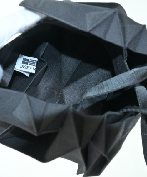 ISSEY MIYAKE กระเป๋าถือขนาดใหญ่