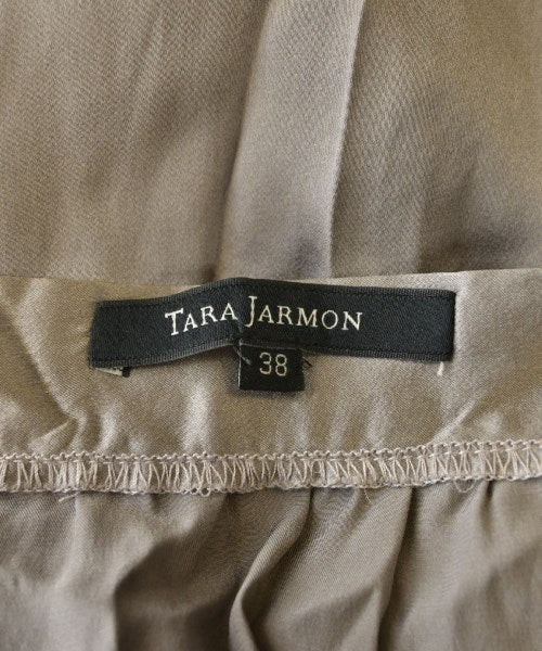 TARA JARMON กระโปรงยาวถึงเข่า
