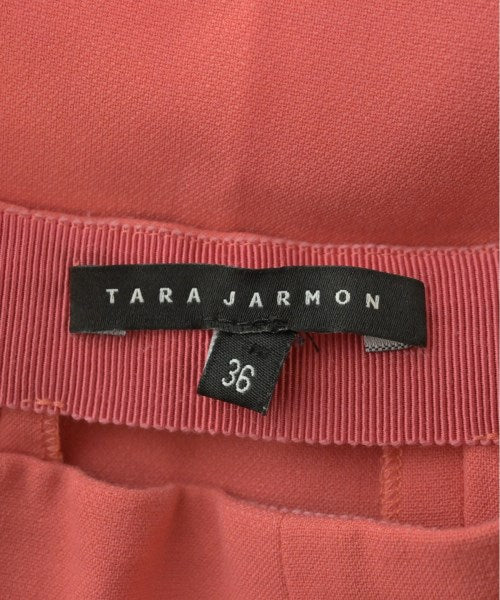 TARA JARMON กระโปรงยาวถึงเข่า