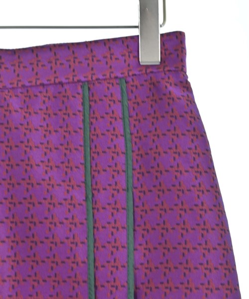 TARA JARMON กระโปรงยาวถึงเข่า