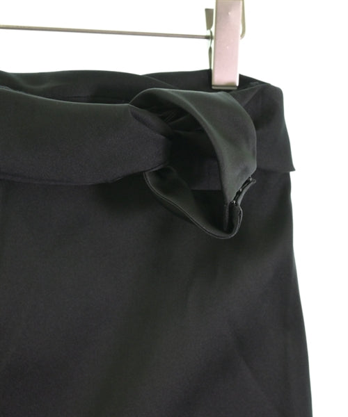 3.1 Phillip Lim กระโปรงยาวถึงเข่า