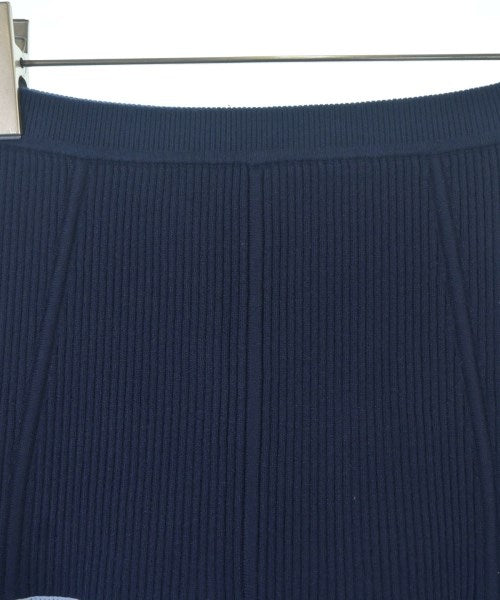 3.1 Phillip Lim กระโปรงยาวถึงเข่า