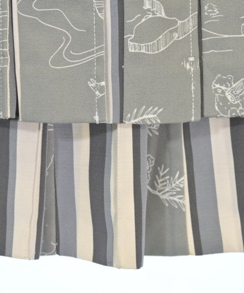 THOM BROWNE กระโปรงยาวถึงเข่า