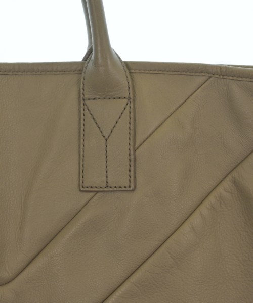 YVES SAINT LAURENT กระเป๋าถือขนาดใหญ่